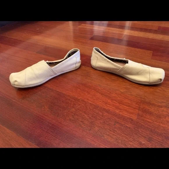 Basically New Cream Toms - Picture 2 of 4